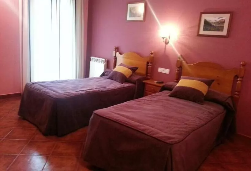 호텔 Hostal Restaurante Asador Pañart