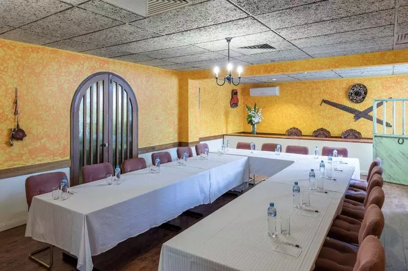 فندق Adelaide Granada Motor Inn