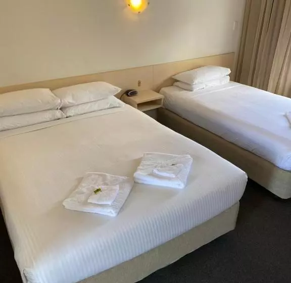 בית מלון כפרי Aviators Lodge