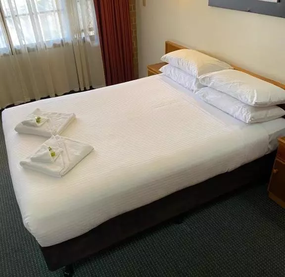 בית מלון כפרי Aviators Lodge