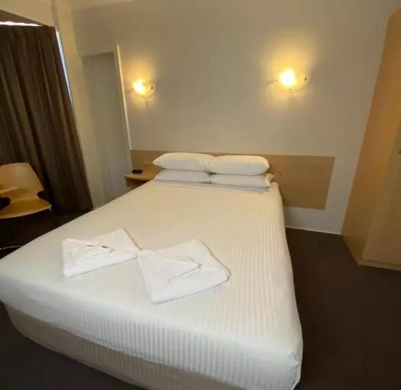 בית מלון כפרי Aviators Lodge