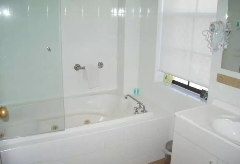 בית מלון כפרי Aviators Lodge