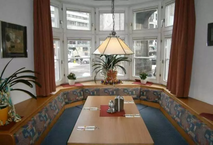 Отель Goldene Krone Innsbruck
