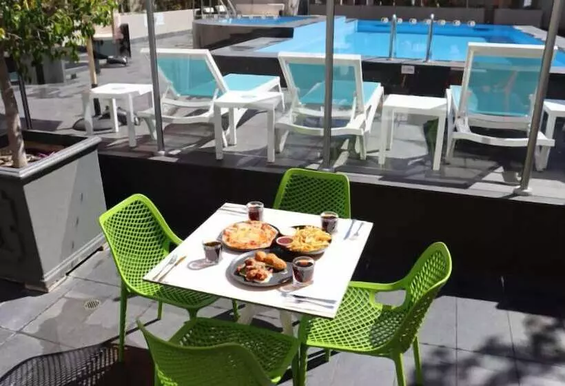 فندق Grand Chancellor Adelaide