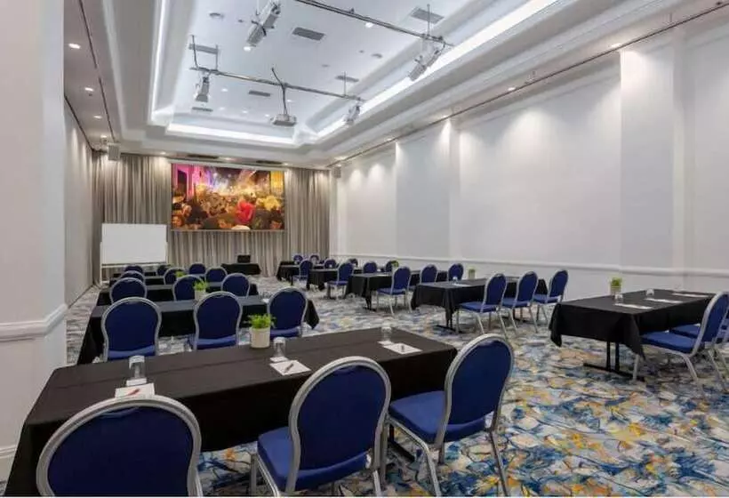 فندق Grand Chancellor Adelaide