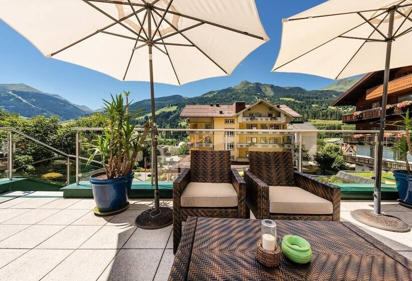 Norica   Thermenhotels Gastein Mit Dem Bademantel Direkt In Die Therme