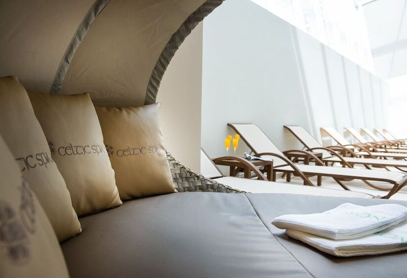 Norica   Thermenhotels Gastein Mit Dem Bademantel Direkt In Die Therme