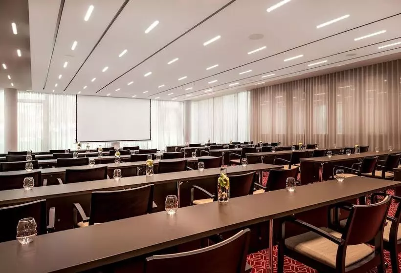 هتل Sheraton Grand Salzburg