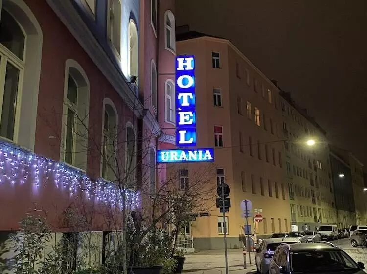 호텔 Urania