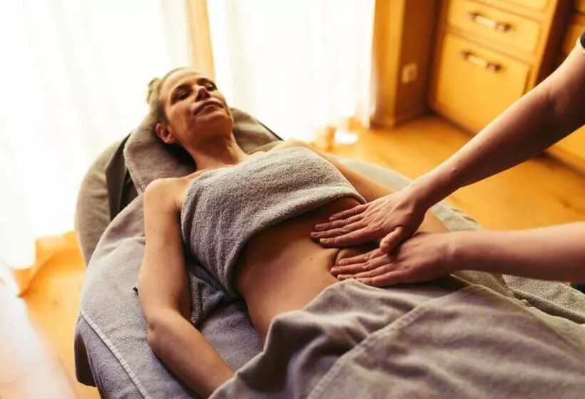 Wellnesshotel ...liebes Rot Flüh