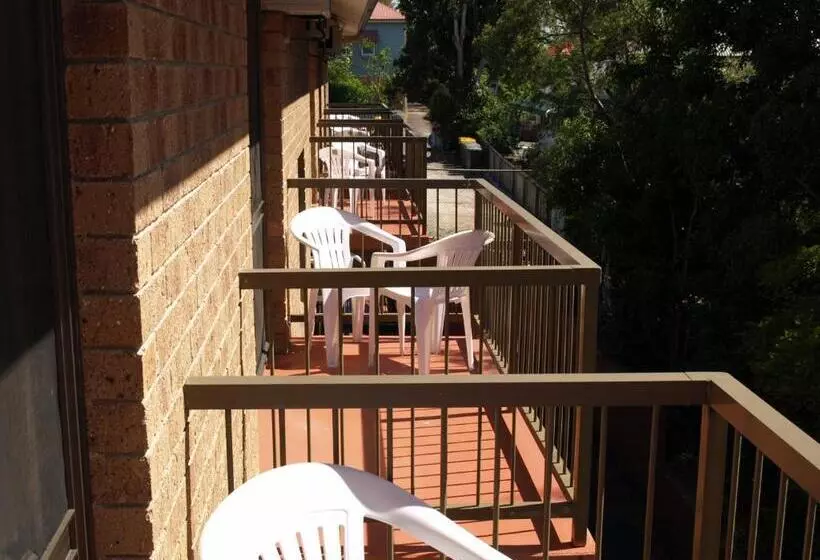 Lancaster Court Motel