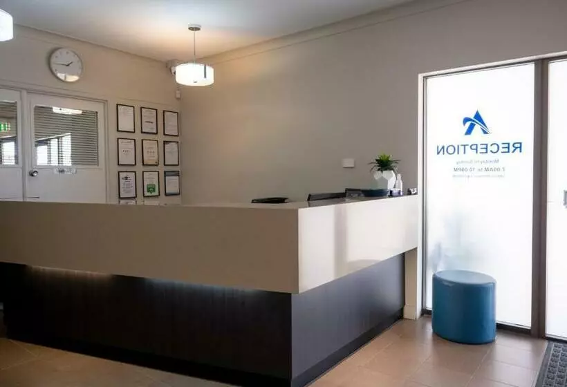 Airport Admiralty Motel