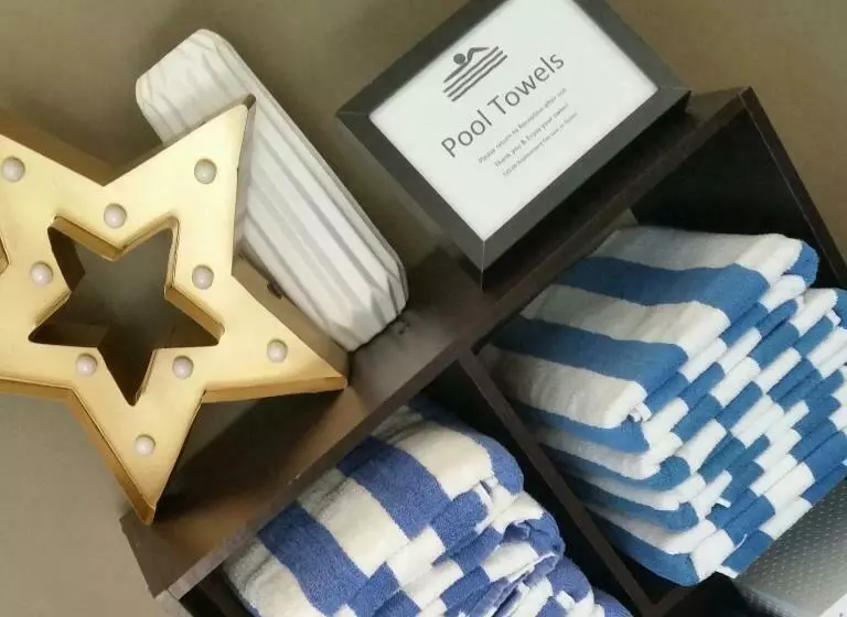 Airport Admiralty Motel