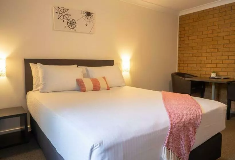 Airport Admiralty Motel