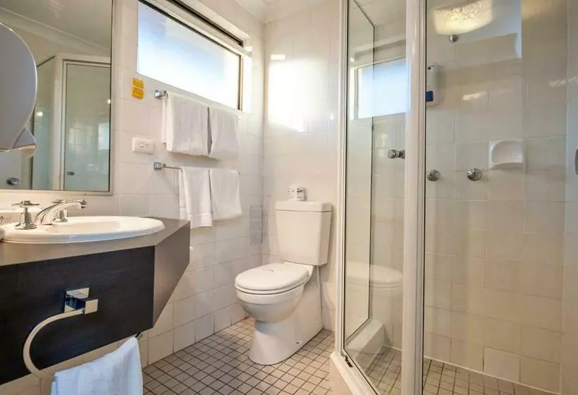 Airport Admiralty Motel