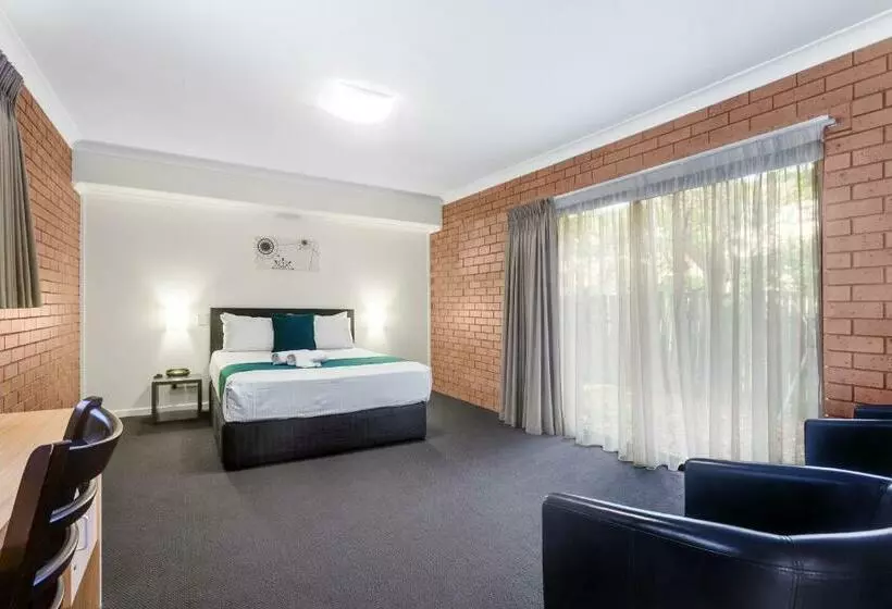 Airport Admiralty Motel