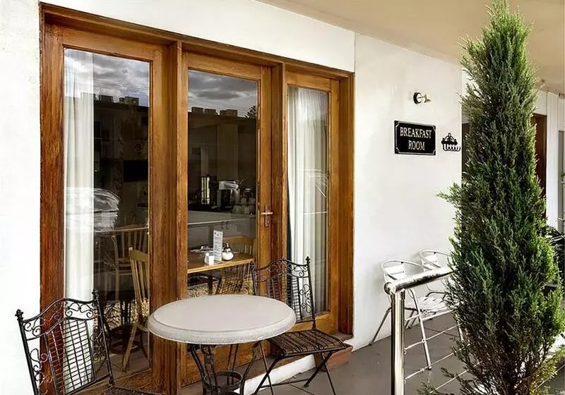 فندق Admiralty Inn