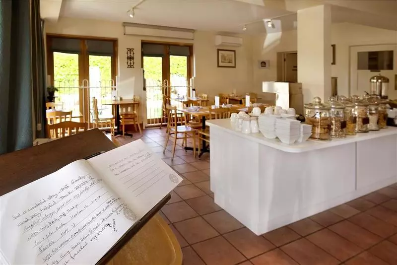 فندق Admiralty Inn