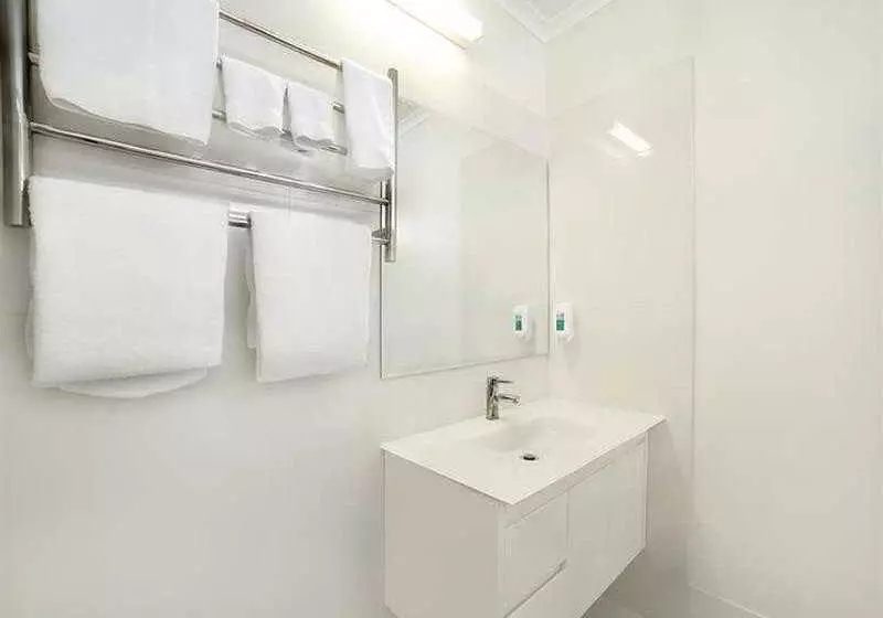 فندق Admiralty Inn