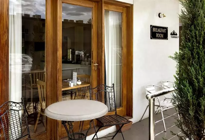 فندق Admiralty Inn