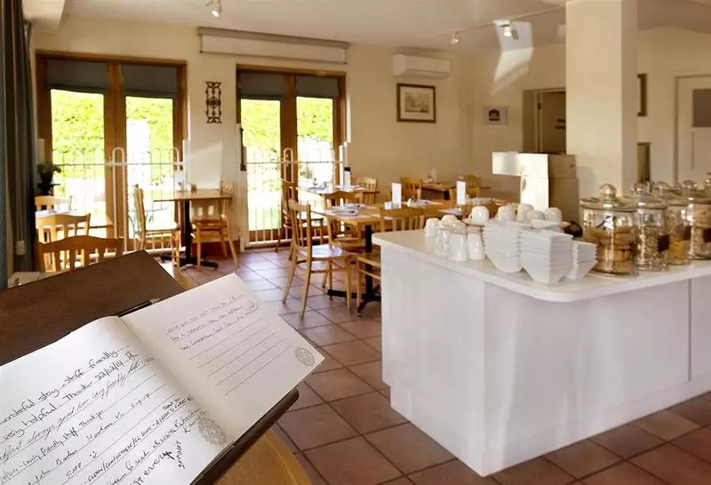 فندق Admiralty Inn