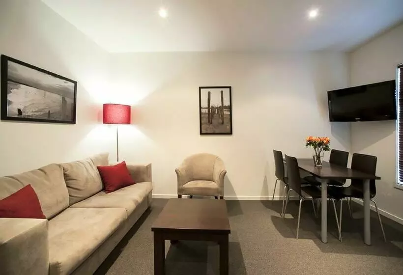 Отель Anchor at Cowes