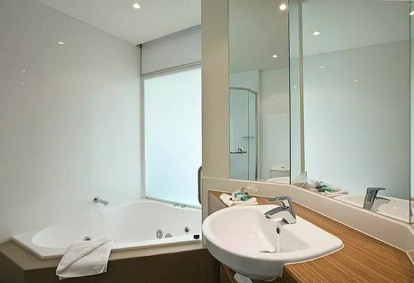 Отель Anchor at Cowes