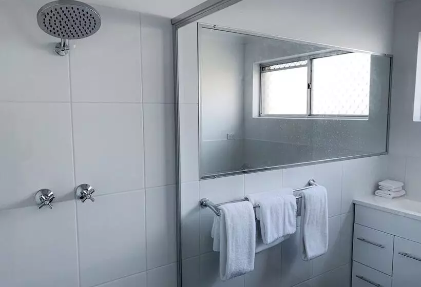 Hotel Cascades Motor Inn