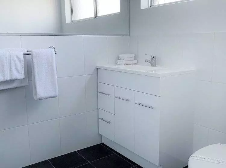 Hotel Cascades Motor Inn