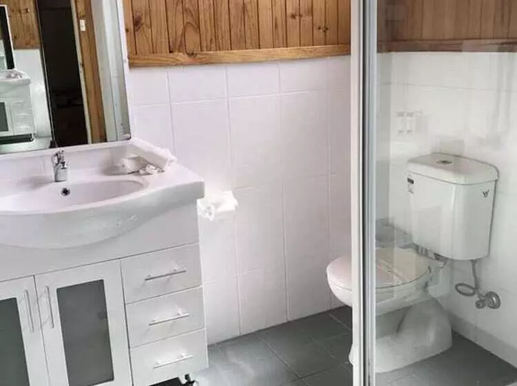 Hotel Cascades Motor Inn