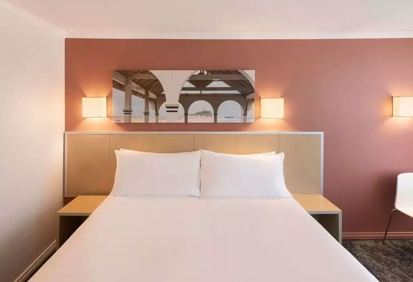 Отель Mercure Newcastle