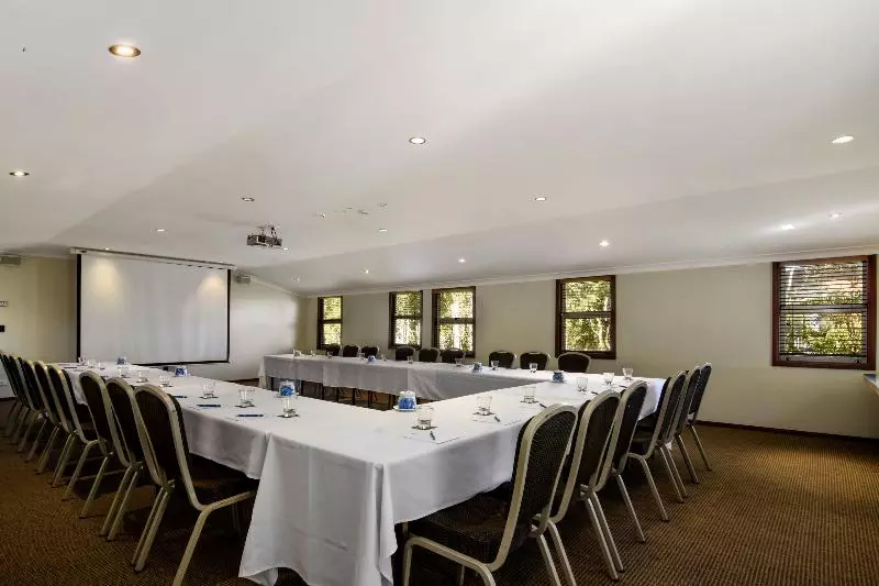 Отель Oreillys Rainforest Retreat