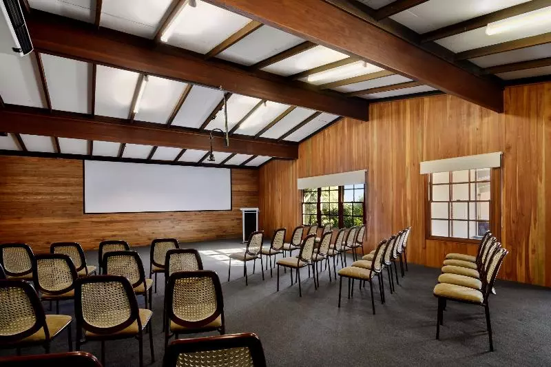 Отель Oreillys Rainforest Retreat