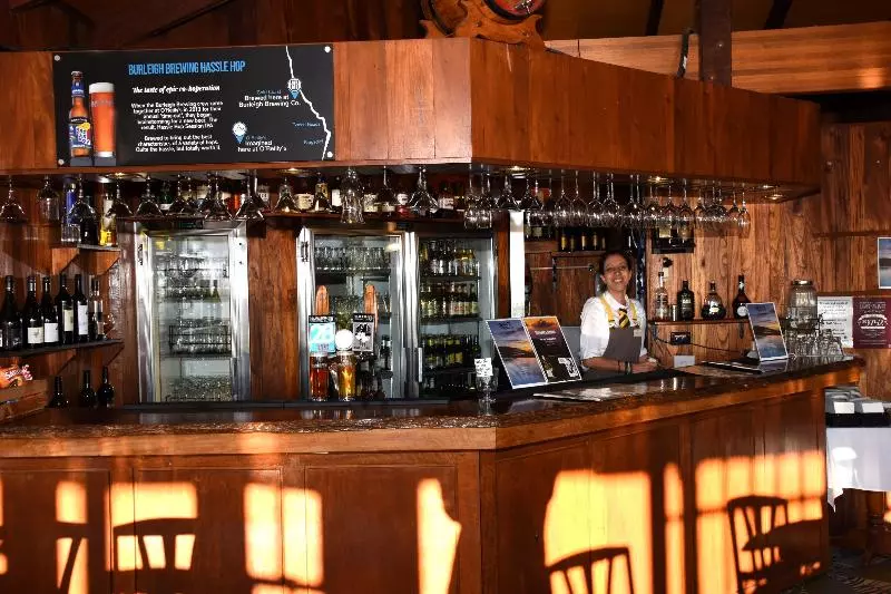 Отель Oreillys Rainforest Retreat