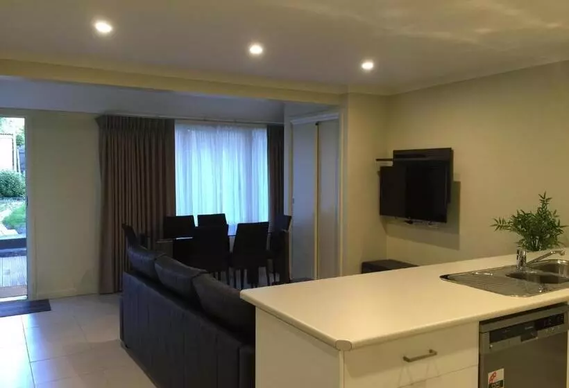 فندق Park Squire Motor Inn & Serviced Apartments