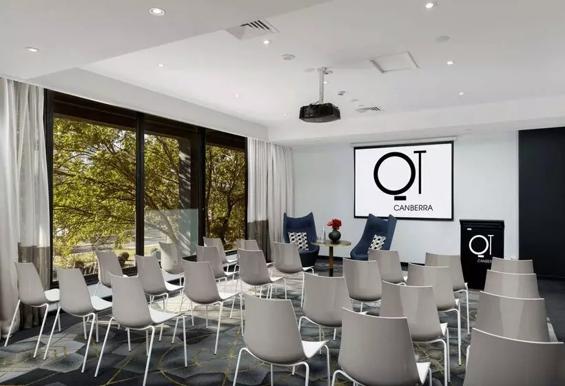 Otel Qt Canberra