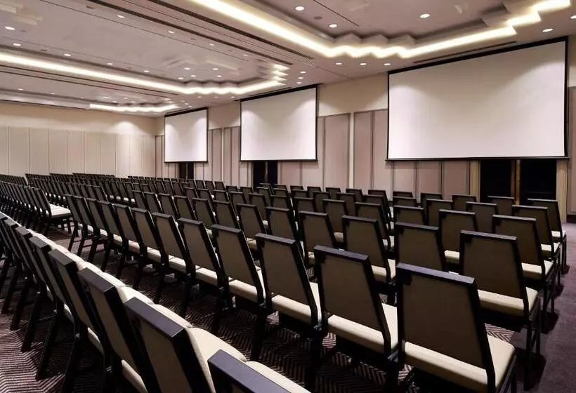 בית מלון כפרי Sheraton Grand Mirage Resort, Port Douglas