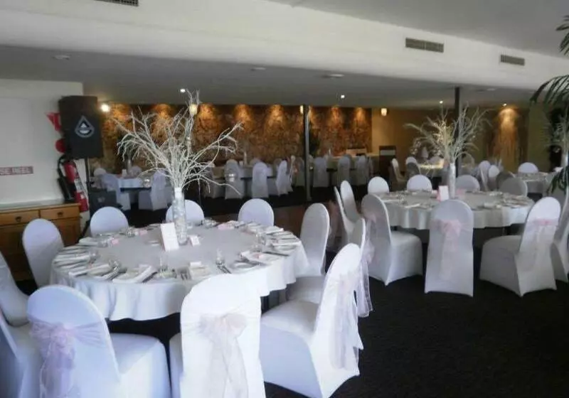 Отель Comfort Resort Waters Edge