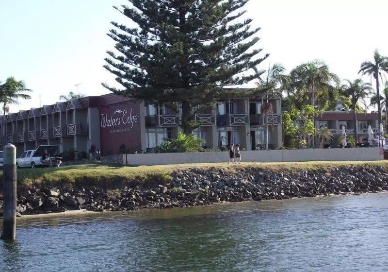 Отель Comfort Resort Waters Edge