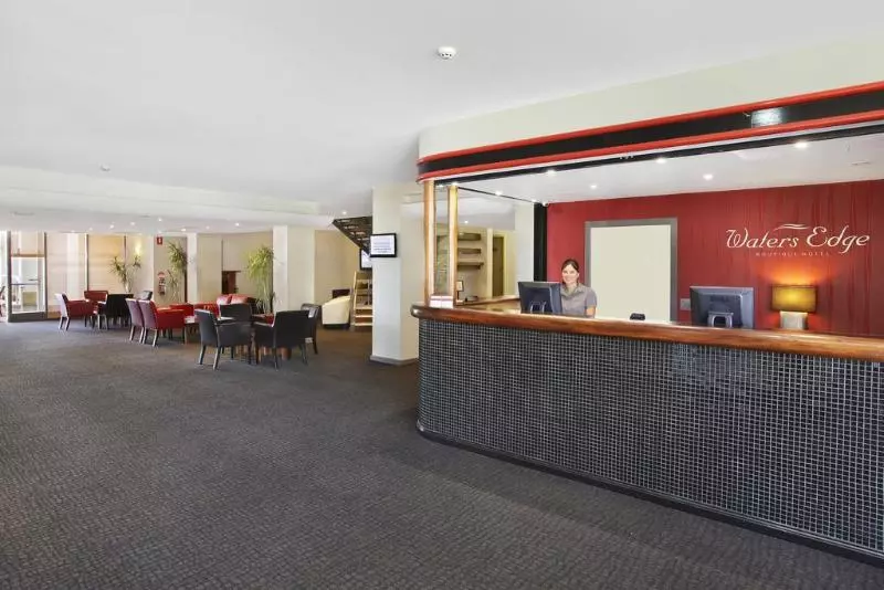 Отель Comfort Resort Waters Edge