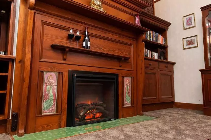 Motel Mayfair On Cavell