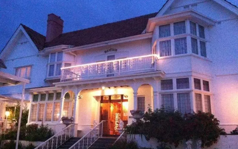 Motel Mayfair On Cavell