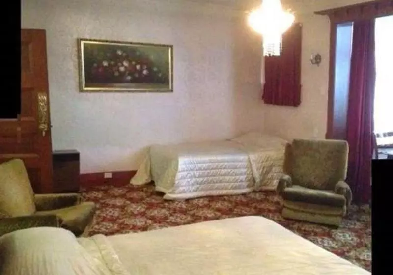 Motel Mayfair On Cavell