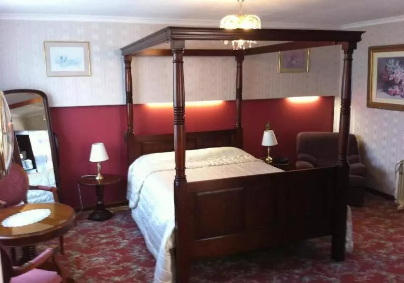 Motel Mayfair On Cavell