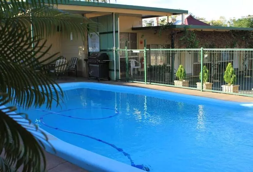 The Lodge Outback Motel