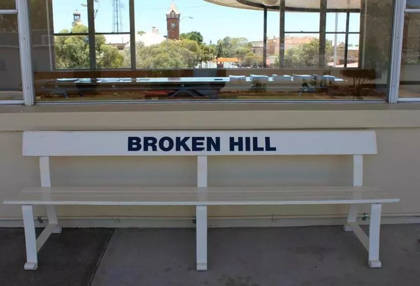 The Lodge Outback Motel