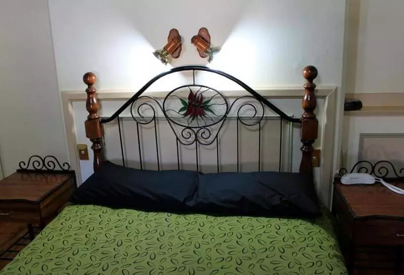 The Lodge Outback Motel