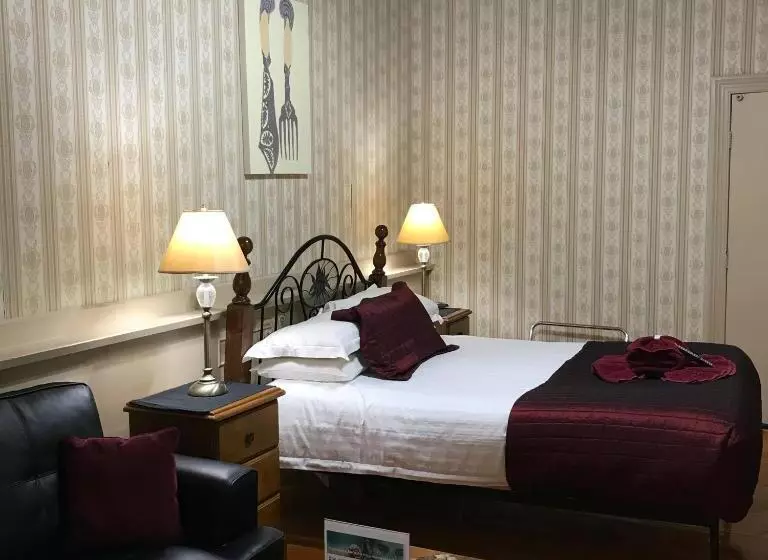 The Lodge Outback Motel