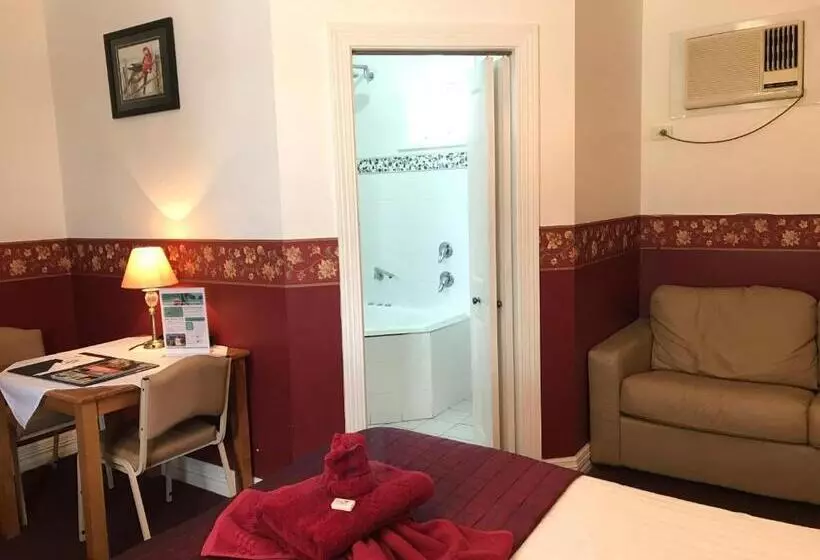 The Lodge Outback Motel