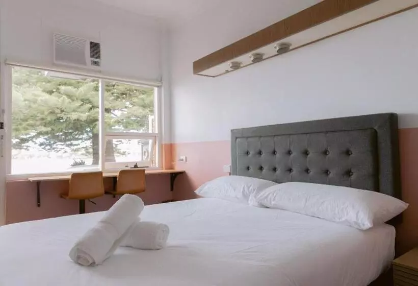 Black Swan Waterfront Motel